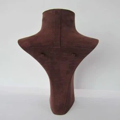 Червените кадифени бюсти